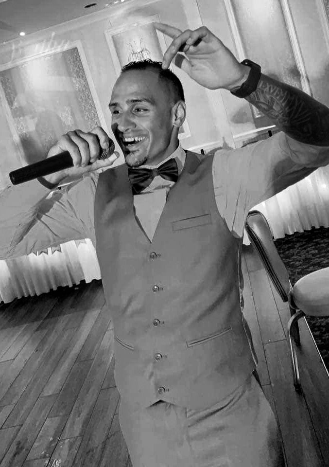 Carlos Torres Party Professional